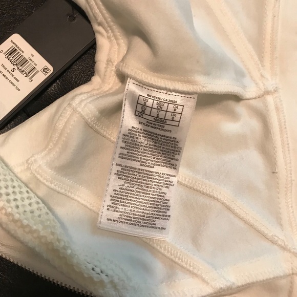 White Guess crop top 🔥 - Picture 3 of 4